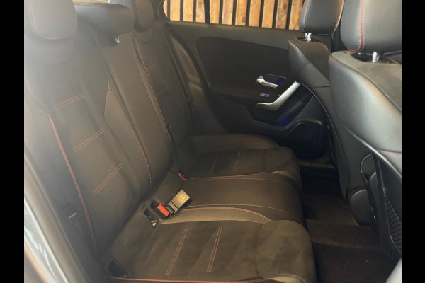 Mercedes-Benz A-Klasse 250 Premium Plus / Pano / Camera / Keyless / Sfeerverlichting / Burmester
