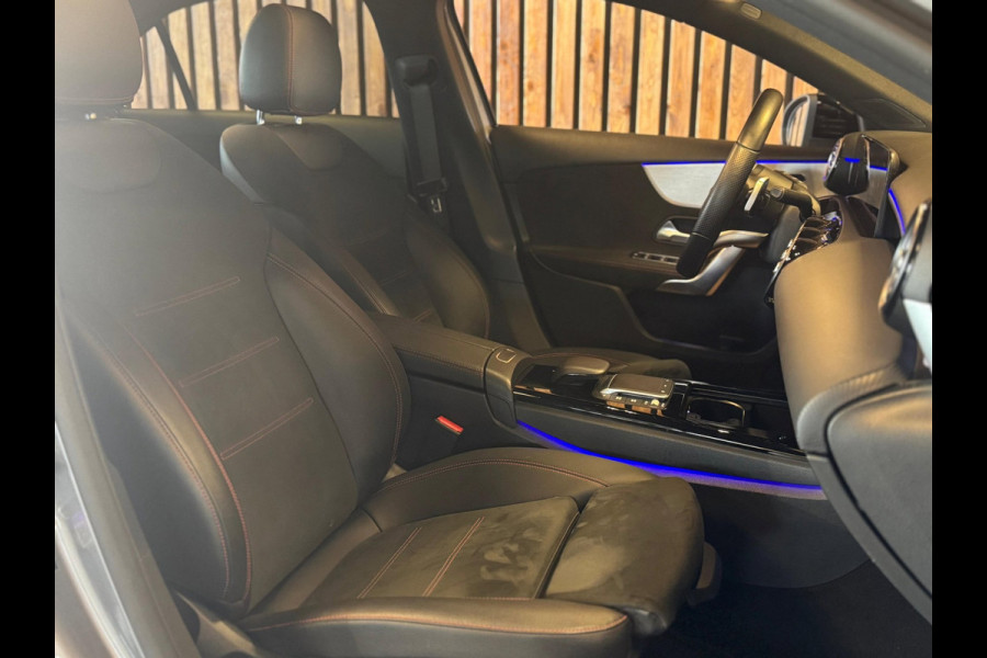 Mercedes-Benz A-Klasse 250 Premium Plus / Pano / Camera / Keyless / Sfeerverlichting / Burmester