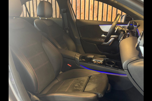 Mercedes-Benz A-Klasse 250 Premium Plus / Pano / Camera / Keyless / Sfeerverlichting / Burmester