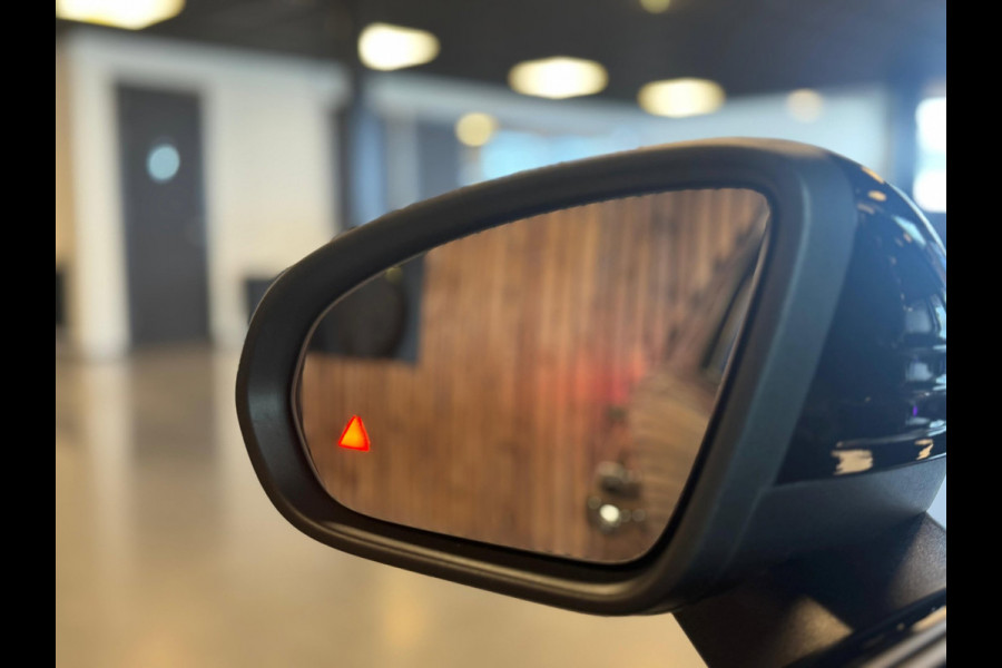 Mercedes-Benz A-Klasse 250 Premium Plus / Pano / Camera / Keyless / Sfeerverlichting / Burmester
