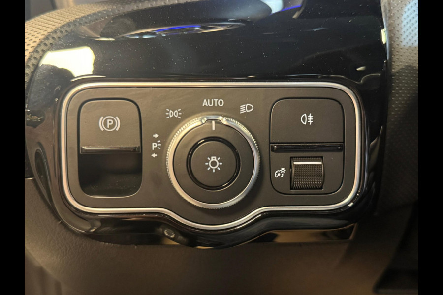 Mercedes-Benz A-Klasse 250 Premium Plus / Pano / Camera / Keyless / Sfeerverlichting / Burmester