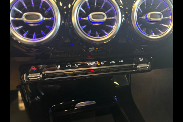 Mercedes-Benz A-Klasse 250 Premium Plus / Pano / Camera / Keyless / Sfeerverlichting / Burmester