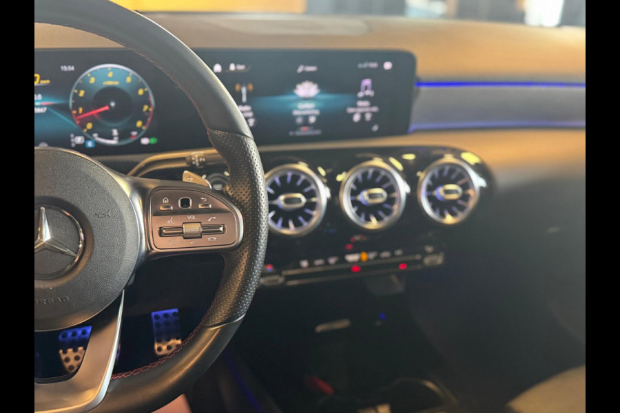 Mercedes-Benz A-Klasse 250 Premium Plus / Pano / Camera / Keyless / Sfeerverlichting / Burmester