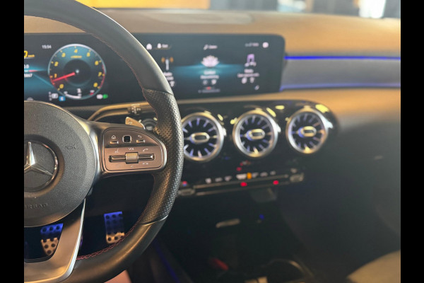Mercedes-Benz A-Klasse 250 Premium Plus / Pano / Camera / Keyless / Sfeerverlichting / Burmester