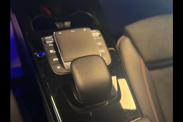Mercedes-Benz A-Klasse 250 Premium Plus / Pano / Camera / Keyless / Sfeerverlichting / Burmester