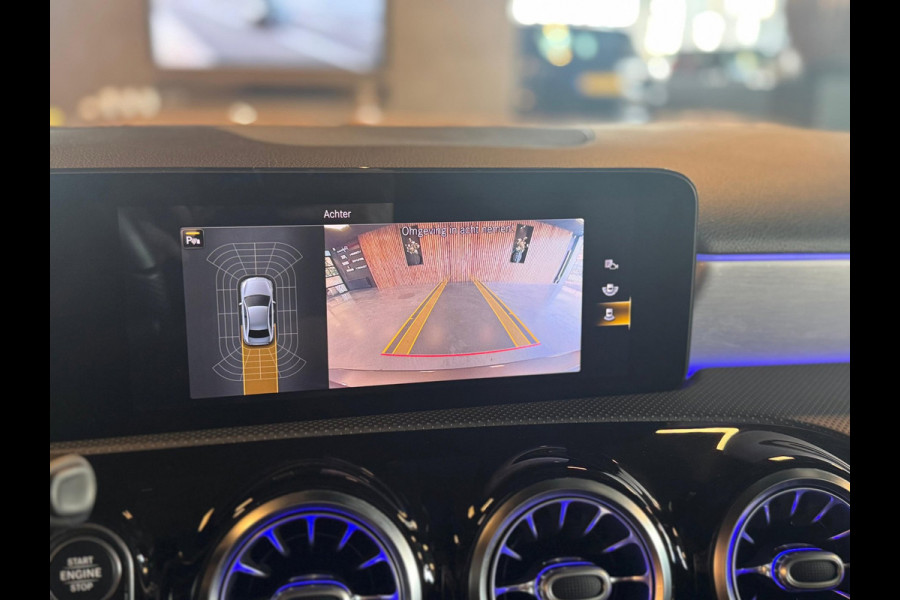 Mercedes-Benz A-Klasse 250 Premium Plus / Pano / Camera / Keyless / Sfeerverlichting / Burmester
