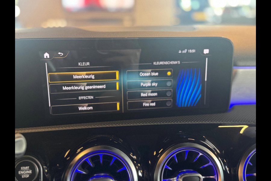 Mercedes-Benz A-Klasse 250 Premium Plus / Pano / Camera / Keyless / Sfeerverlichting / Burmester