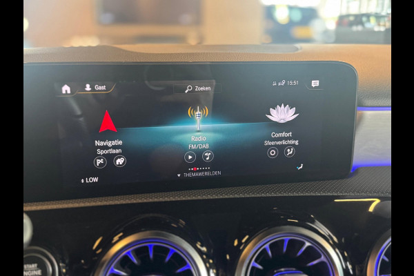 Mercedes-Benz A-Klasse 250 Premium Plus / Pano / Camera / Keyless / Sfeerverlichting / Burmester