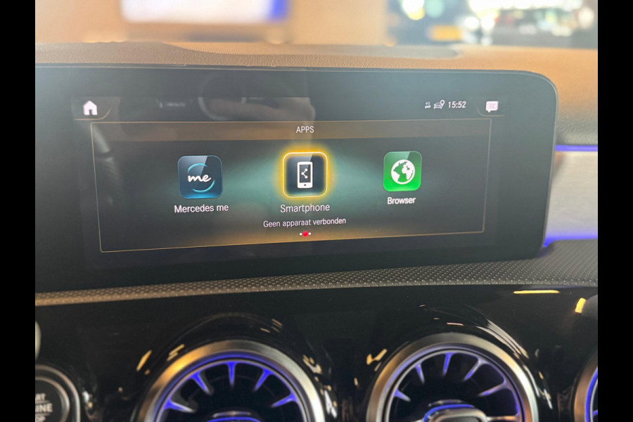 Mercedes-Benz A-Klasse 250 Premium Plus / Pano / Camera / Keyless / Sfeerverlichting / Burmester
