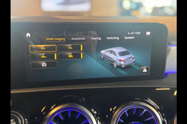 Mercedes-Benz A-Klasse 250 Premium Plus / Pano / Camera / Keyless / Sfeerverlichting / Burmester