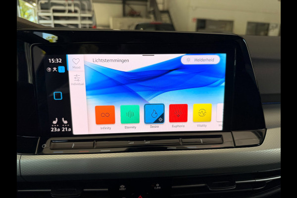 Volkswagen Golf 1.0 eTSI Move IQ Drive Virtuall ACC Carplay Sfeer Stoel/stuurverw