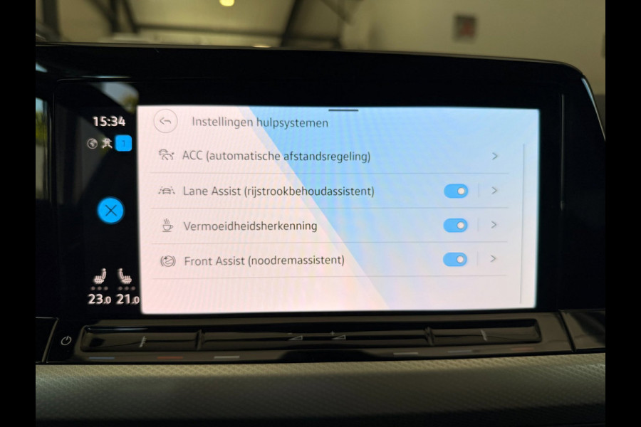 Volkswagen Golf 1.0 eTSI Move IQ Drive Virtuall ACC Carplay Sfeer Stoel/stuurverw
