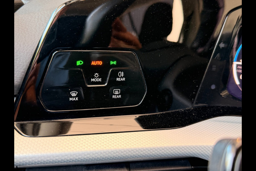 Volkswagen Golf 1.0 eTSI Move IQ Drive Virtuall ACC Carplay Sfeer Stoel/stuurverw