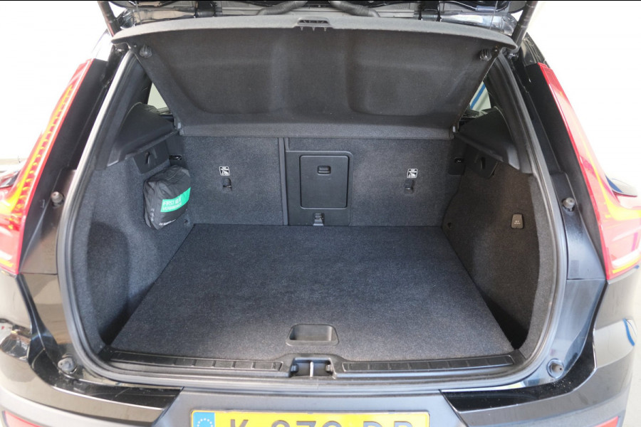 Volvo XC40 Recharge P8 AWD R-Design > €16750,- Netto Export <