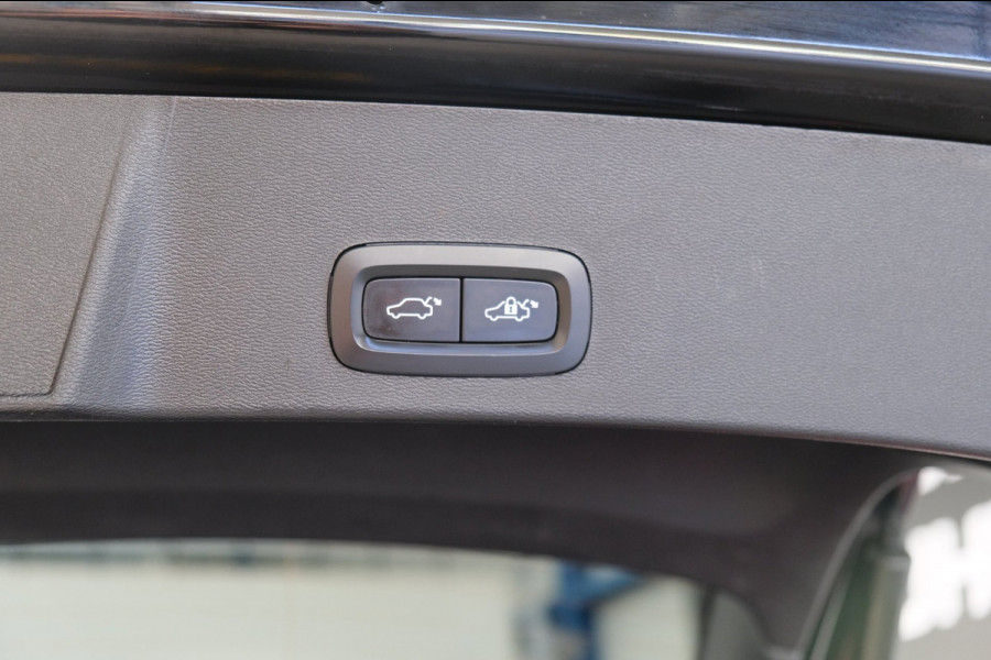 Volvo XC40 Recharge P8 AWD R-Design > €16750,- Netto Export <