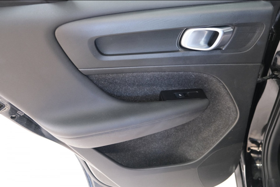 Volvo XC40 Recharge P8 AWD R-Design > €16750,- Netto Export <