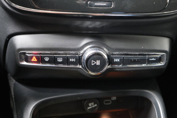 Volvo XC40 Recharge P8 AWD R-Design > €16750,- Netto Export <