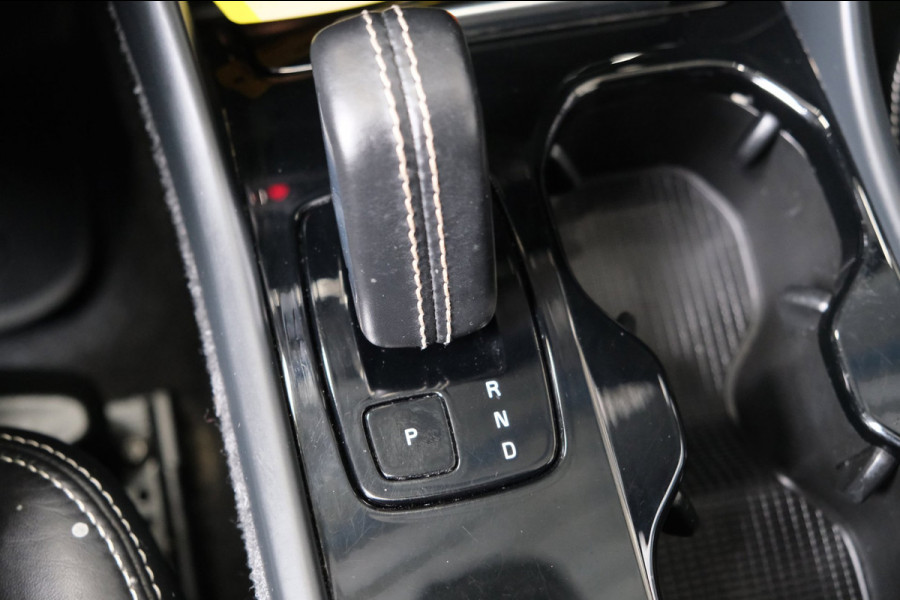 Volvo XC40 Recharge P8 AWD R-Design > €16750,- Netto Export <