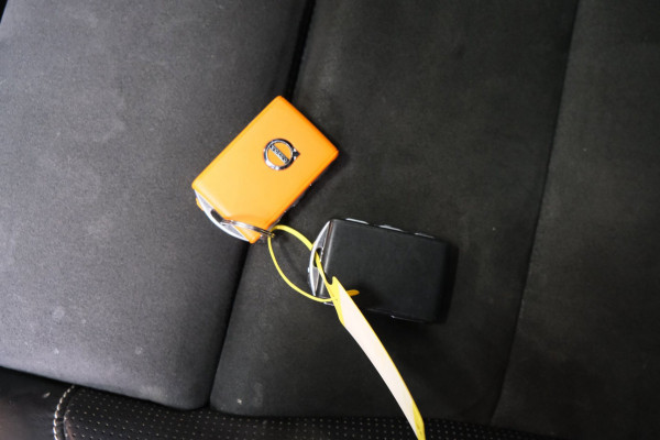 Volvo XC40 Recharge P8 AWD R-Design > €16750,- Netto Export <