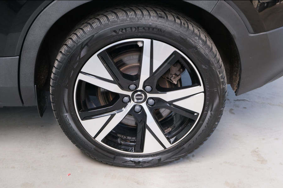 Volvo XC40 Recharge P8 AWD R-Design > €16750,- Netto Export <