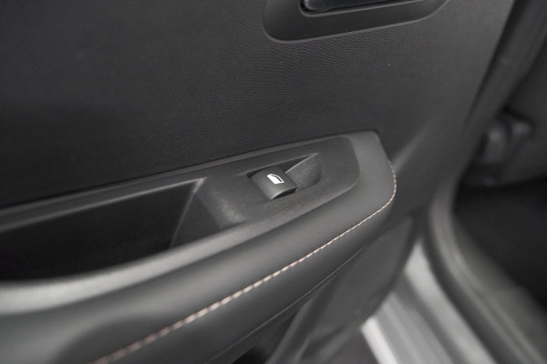 Peugeot 208 PureTech 100 Allure | Gris Selenium | Apple Carplay | Parkeersensoren | Climate Control