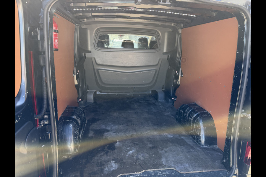 Fiat Talento 2.0 MultiJet 170pk automaat L2H1 SX DC 5 persoons / vaste prijs rijklaar € 21.950 ex btw / lease vanaf € 358 / dubbele schuifdeur / airco / cruise / camera / navigatie / trekhaak !