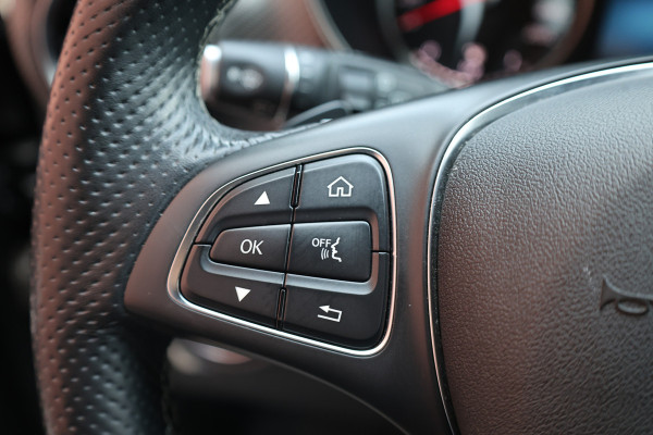 Mercedes-Benz V-Klasse 300d DC | AMG | 4-Matic | 360 Camera | Stoelventilatie | CarPlay | Navigatie | Lederen bekleding | Elek schuifdeuren | LED koplampen | Elek achterklep | DAB | V300 | V300d | Nieuwe APK | Dealer onderhouden