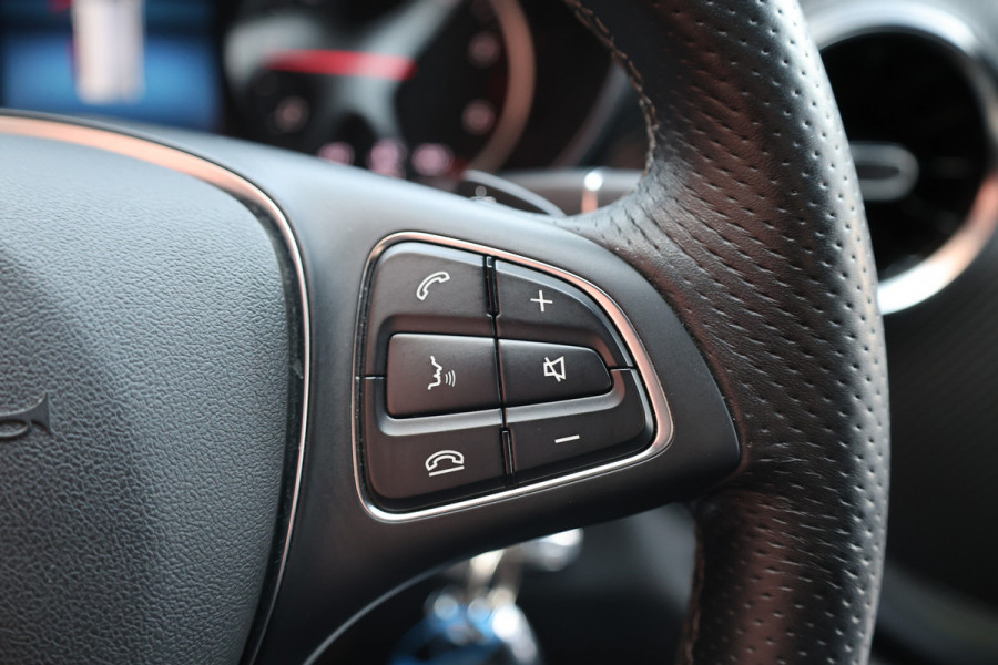 Mercedes-Benz V-Klasse 300d DC | AMG | 4-Matic | 360 Camera | Stoelventilatie | CarPlay | Navigatie | Lederen bekleding | Elek schuifdeuren | LED koplampen | Elek achterklep | DAB | V300 | V300d | Nieuwe APK | Dealer onderhouden