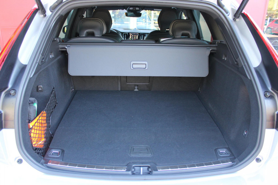 Volvo XC60 2.0 T8 Plug-in-hybrid AWD POLESTAR ENGINEERED | PANORAMA SCHUIF/KANTEL DAK | BOWERS & WILKINS PREMIUM SOUND SYSTEM | ELEKTRISCH WEGKLAPBARE TREKHAAK | 360° SURROUND VIEW CAMERA'S | STOEL/STUUR VERWARMING | ELEKTRISCH BEDIENBARE VOORSTOELEN MET GEHEUGEN OP BEIDE VOORSTOELEN | ACHTERBANK VERWARMING | STOEL/STUUR VERWARMING | HEAD UP DISPLAY | NAVIGATIE BY GOOGLE | 21" 5-Y SPAAKS GESMEDEN DIAMOND CUT/BLACK GEPOLIJSTE VELGEN | WIELKAST VERBREDERS |POLESTAR GOUDKLEURIGE ÖHLINS SCHOKDEMPERS | AKEBONO 20" PERFORMANCE REMMEN | POLESTAR VEERPOOTBRUG | APPLE CARPLAY/ANDROID AUTO