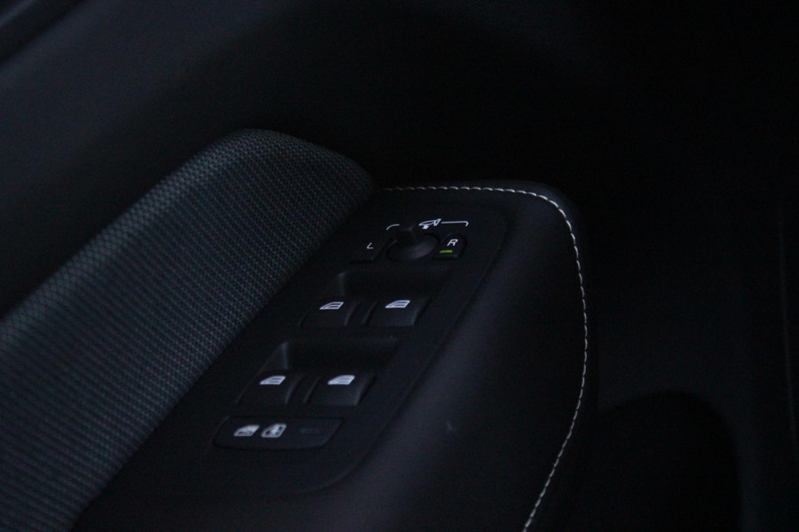 Volvo XC60 2.0 T8 Plug-in-hybrid AWD POLESTAR ENGINEERED | PANORAMA SCHUIF/KANTEL DAK | BOWERS & WILKINS PREMIUM SOUND SYSTEM | ELEKTRISCH WEGKLAPBARE TREKHAAK | 360° SURROUND VIEW CAMERA'S | STOEL/STUUR VERWARMING | ELEKTRISCH BEDIENBARE VOORSTOELEN MET GEHEUGEN OP BEIDE VOORSTOELEN | ACHTERBANK VERWARMING | STOEL/STUUR VERWARMING | HEAD UP DISPLAY | NAVIGATIE BY GOOGLE | 21" 5-Y SPAAKS GESMEDEN DIAMOND CUT/BLACK GEPOLIJSTE VELGEN | WIELKAST VERBREDERS |POLESTAR GOUDKLEURIGE ÖHLINS SCHOKDEMPERS | AKEBONO 20" PERFORMANCE REMMEN | POLESTAR VEERPOOTBRUG | APPLE CARPLAY/ANDROID AUTO
