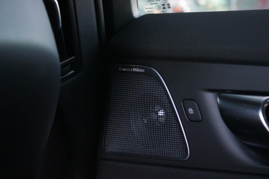 Volvo XC60 2.0 T8 Plug-in-hybrid AWD POLESTAR ENGINEERED | PANORAMA SCHUIF/KANTEL DAK | BOWERS & WILKINS PREMIUM SOUND SYSTEM | ELEKTRISCH WEGKLAPBARE TREKHAAK | 360° SURROUND VIEW CAMERA'S | STOEL/STUUR VERWARMING | ELEKTRISCH BEDIENBARE VOORSTOELEN MET GEHEUGEN OP BEIDE VOORSTOELEN | ACHTERBANK VERWARMING | STOEL/STUUR VERWARMING | HEAD UP DISPLAY | NAVIGATIE BY GOOGLE | 21" 5-Y SPAAKS GESMEDEN DIAMOND CUT/BLACK GEPOLIJSTE VELGEN | WIELKAST VERBREDERS |POLESTAR GOUDKLEURIGE ÖHLINS SCHOKDEMPERS | AKEBONO 20" PERFORMANCE REMMEN | POLESTAR VEERPOOTBRUG | APPLE CARPLAY/ANDROID AUTO