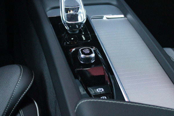 Volvo XC60 2.0 T8 Plug-in-hybrid AWD POLESTAR ENGINEERED | PANORAMA SCHUIF/KANTEL DAK | BOWERS & WILKINS PREMIUM SOUND SYSTEM | ELEKTRISCH WEGKLAPBARE TREKHAAK | 360° SURROUND VIEW CAMERA'S | STOEL/STUUR VERWARMING | ELEKTRISCH BEDIENBARE VOORSTOELEN MET GEHEUGEN OP BEIDE VOORSTOELEN | ACHTERBANK VERWARMING | STOEL/STUUR VERWARMING | HEAD UP DISPLAY | NAVIGATIE BY GOOGLE | 21" 5-Y SPAAKS GESMEDEN DIAMOND CUT/BLACK GEPOLIJSTE VELGEN | WIELKAST VERBREDERS |POLESTAR GOUDKLEURIGE ÖHLINS SCHOKDEMPERS | AKEBONO 20" PERFORMANCE REMMEN | POLESTAR VEERPOOTBRUG | APPLE CARPLAY/ANDROID AUTO