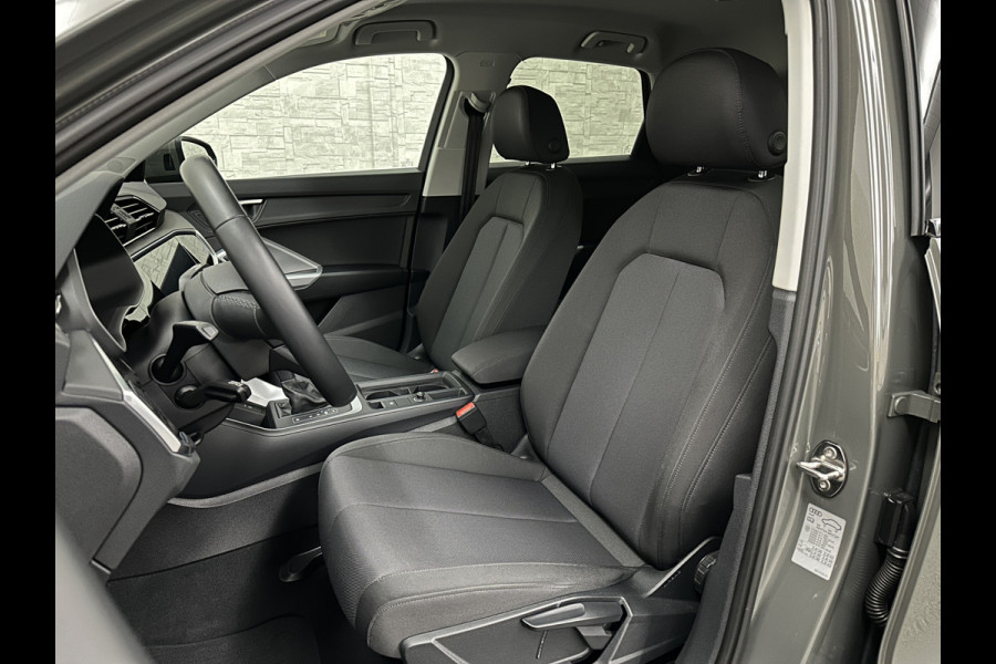 Audi Q3 45 TFSI e 245PK Hybrid | 96% SOH | Cruise Contol | Getint Glas | Dodehoek | Carplay | Navi | Chronos Grau | Side Assist |  30dkm! | 2022 | Rijklaarprijs incl. 12 mnd. Bovag Garantie.