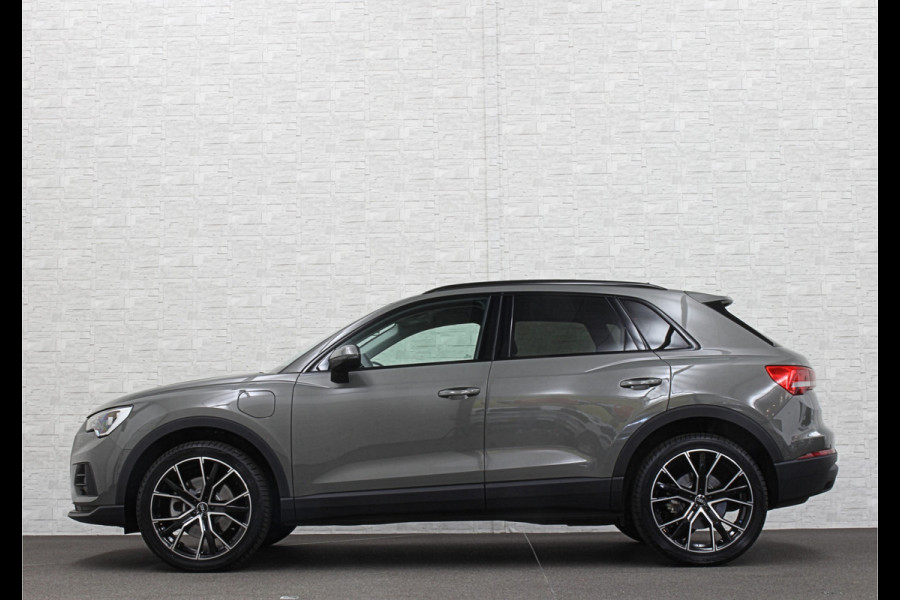 Audi Q3 45 TFSI e 245PK Hybrid | 96% SOH | Cruise Contol | Getint Glas | Dodehoek | Carplay | Navi | Chronos Grau | Side Assist |  30dkm! | 2022 | Rijklaarprijs incl. 12 mnd. Bovag Garantie.