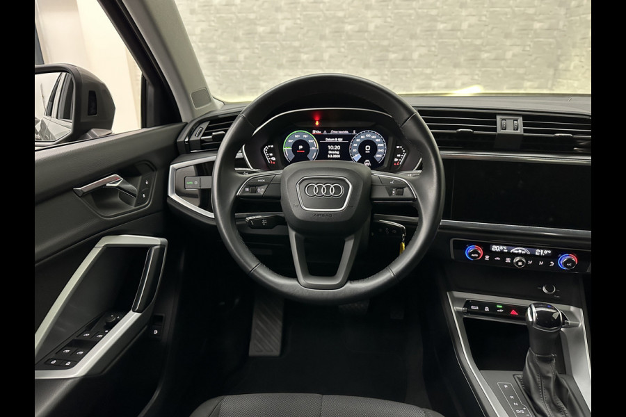 Audi Q3 45 TFSI e 245PK Hybrid | 96% SOH | Cruise Contol | Getint Glas | Dodehoek | Carplay | Navi | Chronos Grau | Side Assist |  30dkm! | 2022 | Rijklaarprijs incl. 12 mnd. Bovag Garantie.