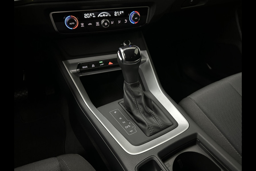 Audi Q3 45 TFSI e 245PK Hybrid | 96% SOH | Cruise Contol | Getint Glas | Dodehoek | Carplay | Navi | Chronos Grau | Side Assist |  30dkm! | 2022 | Rijklaarprijs incl. 12 mnd. Bovag Garantie.