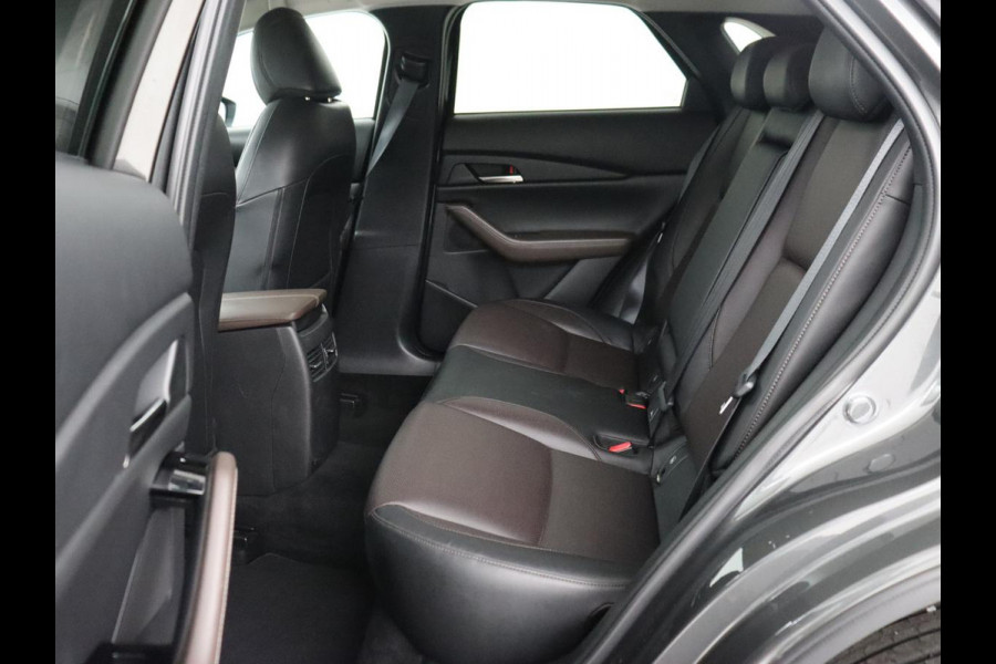 Mazda CX-30 2.0 e-SkyActiv-X M Hybrid Luxury | Leder | Trekhaak | Stoelverwarming | 360 Camera | Head-Up | Carplay | Bose Sound | Stuurverwarming | Navigatie | Keyless | Climate control
