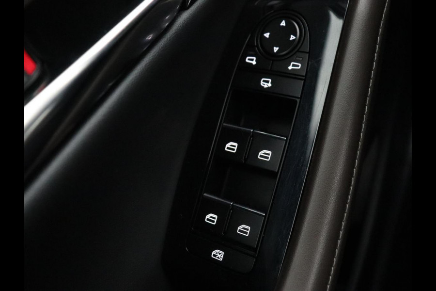 Mazda CX-30 2.0 e-SkyActiv-X M Hybrid Luxury | Leder | Trekhaak | Stoelverwarming | 360 Camera | Head-Up | Carplay | Bose Sound | Stuurverwarming | Navigatie | Keyless | Climate control