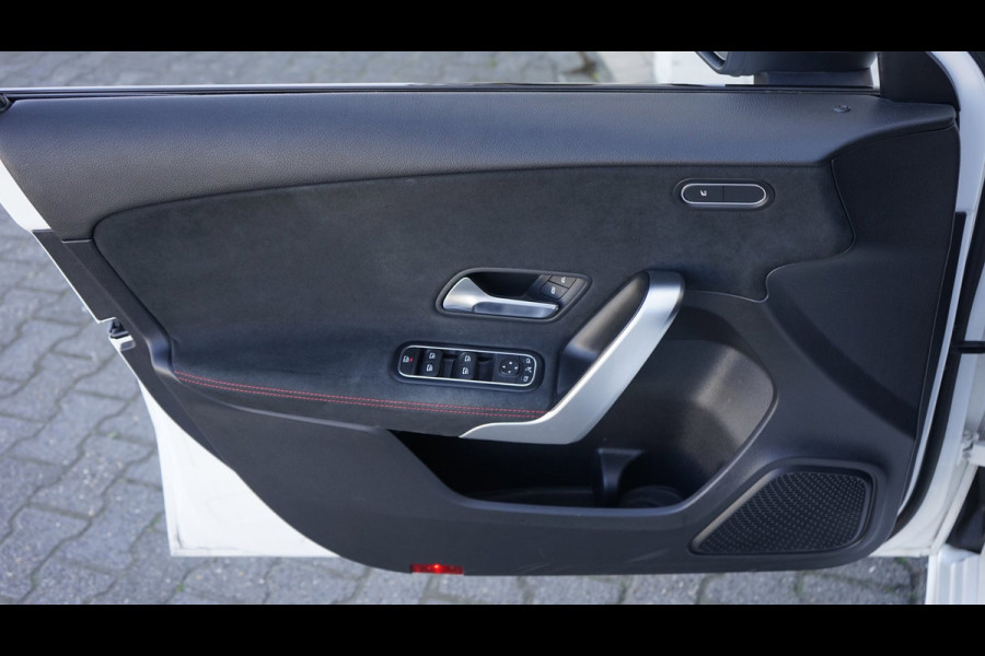 Mercedes-Benz A-Klasse 200 AMG AUTOMAAT-CLIMA-CRUISE-MBUX-NAVIGATIE-PANORAMA-STOELVERWARMING