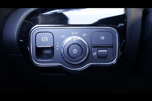 Mercedes-Benz A-Klasse 200 AMG AUTOMAAT-CLIMA-CRUISE-MBUX-NAVIGATIE-PANORAMA-STOELVERWARMING