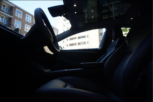 Tesla Model 3 RWD 60 kWh | Model 2025 | FSD via abonnement | Sfeerverlichting | Panoramadak | NL auto | Eerste eigenaar
