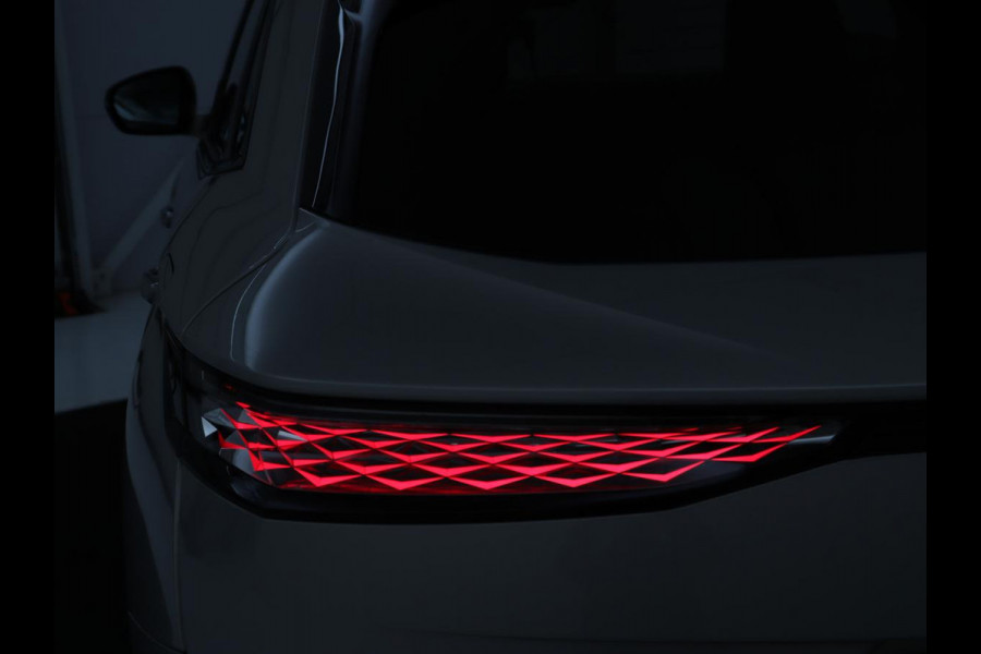 DS 7 Crossback E-Tense Black Line | SOH 94,5% | Alcantara | Trekhaak | Memory | Carplay | Navigatie | Camera | Digital Cockpit | Elektrische stoelen | Bluetooth | Full LED | PHEV | Plug In