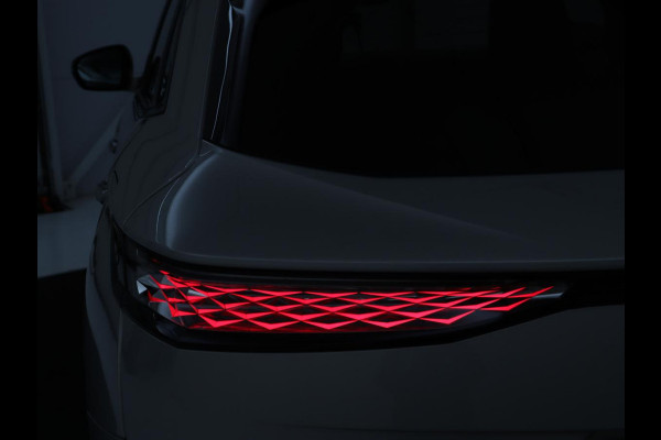 DS 7 Crossback E-Tense Black Line | SOH 94,5% | Alcantara | Trekhaak | Memory | Carplay | Navigatie | Camera | Digital Cockpit | Elektrische stoelen | Bluetooth | Full LED | PHEV | Plug In