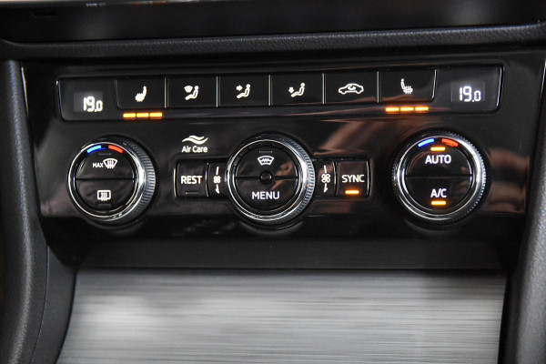 Škoda Superb Combi 1.4 TSI iV *1ste Eigenaar*Navigatie*Stoelverwarming*Camera*Carplay*