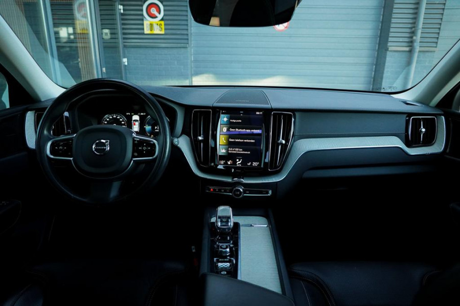 Volvo XC60 2.0 T6 Plug-in hybrid AWD Inscription / Pano / Stoelverwarming-ventilatie-massage / Trekhaak / Riem vervangen