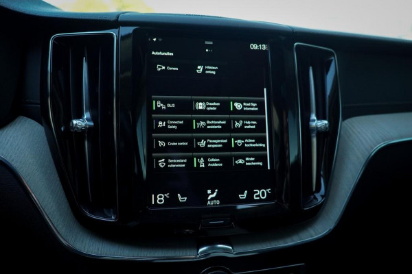 Volvo XC60 2.0 T6 Plug-in hybrid AWD Inscription / Pano / Stoelverwarming-ventilatie-massage / Trekhaak / Riem vervangen