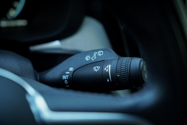 Volvo XC60 2.0 T6 Plug-in hybrid AWD Inscription / Pano / Stoelverwarming-ventilatie-massage / Trekhaak / Riem vervangen