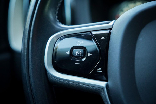 Volvo XC60 2.0 T6 Plug-in hybrid AWD Inscription / Pano / Stoelverwarming-ventilatie-massage / Trekhaak / Riem vervangen