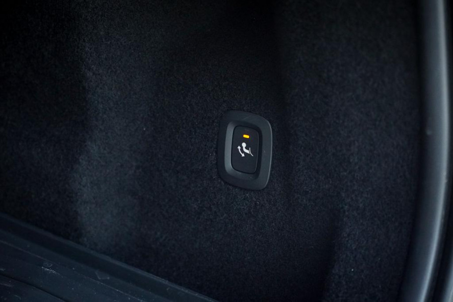 Volvo XC60 2.0 T6 Plug-in hybrid AWD Inscription / Pano / Stoelverwarming-ventilatie-massage / Trekhaak / Riem vervangen