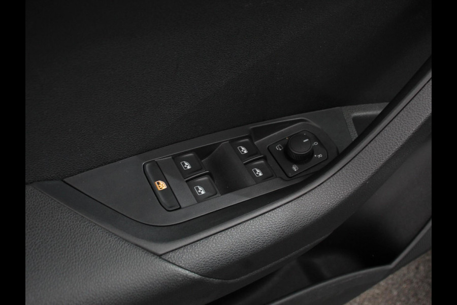 Škoda Karoq 1.5 TSI 150pk Automaat Selection Navigatie Apple Carplay/Android Auto Camera Parkeer sensoren Adaptive Cruise Control Lichtmetalen Velgen Digitale Cockpit